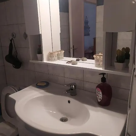 Small&cosy appartment- Piccolina Loutráki Esterno foto